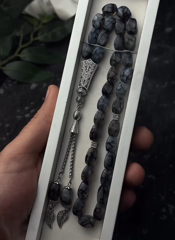 Real Aqeeq Natural Dragon Vein 33 Beads