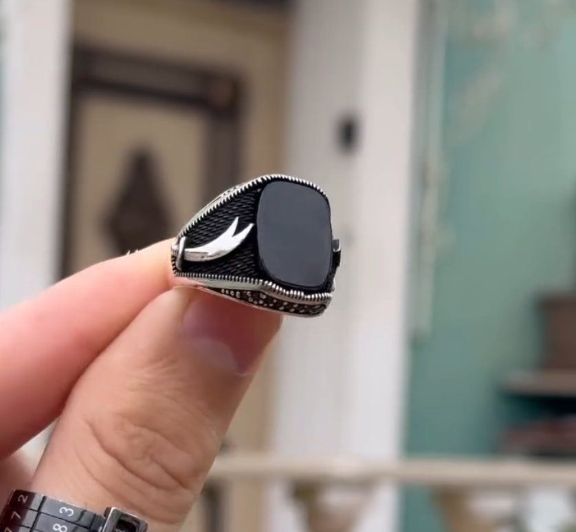 Fakhar-e-Zulfiqar Yamani Aqeeq Ring - Symbolic Silver Ring for Men