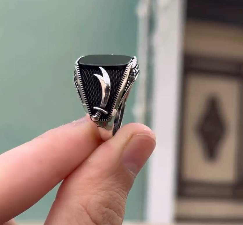 Fakhar-e-Zulfiqar Yamani Aqeeq Ring - Symbolic Silver Ring for Men